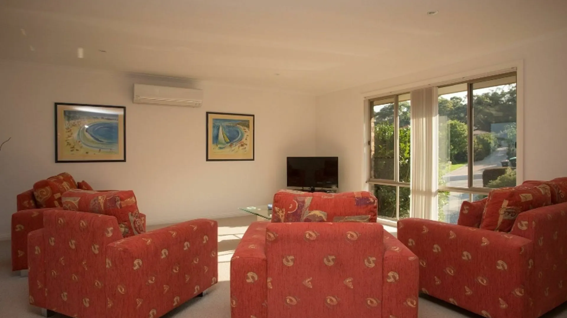 'Carnook House' Tura Beach Apartment