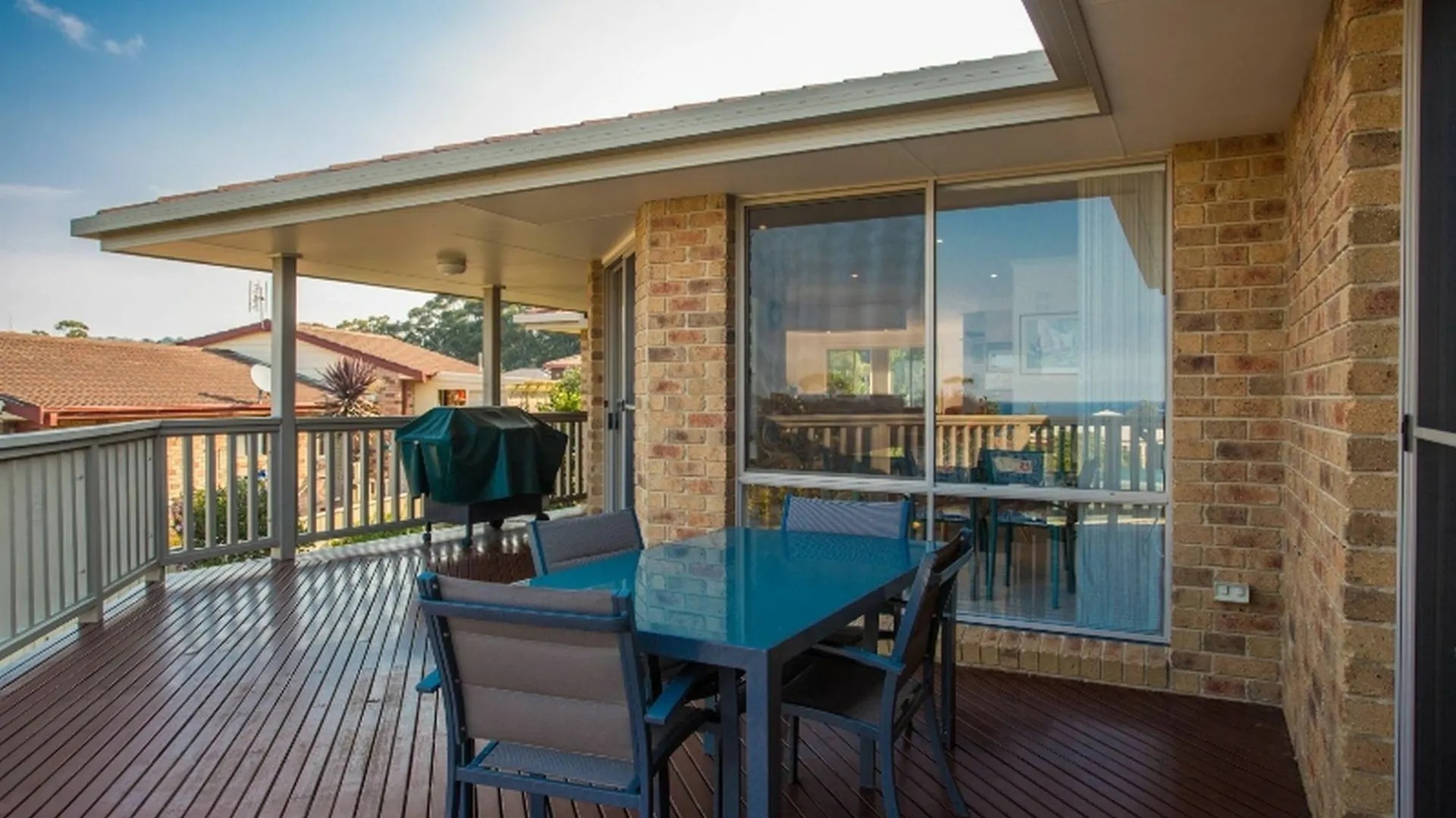 'Carnook House' Tura Beach Apartment